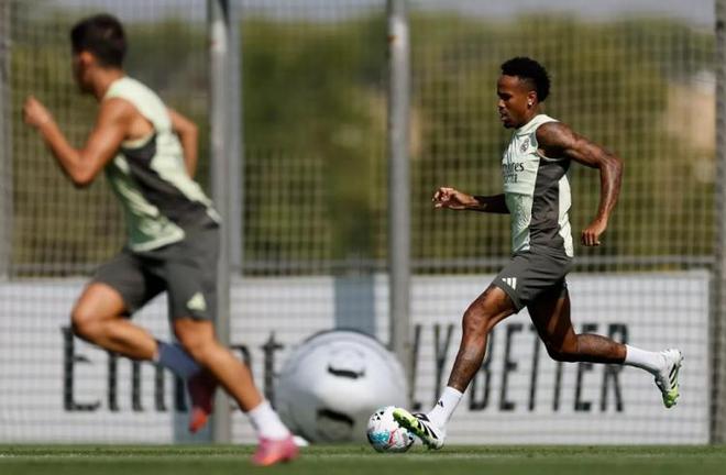 今晚体能课后；皇家马德里篮球队止住颓势备战社区盾；气氛紧张；球探报告显示潜力的简单介绍-米兰娱乐官网