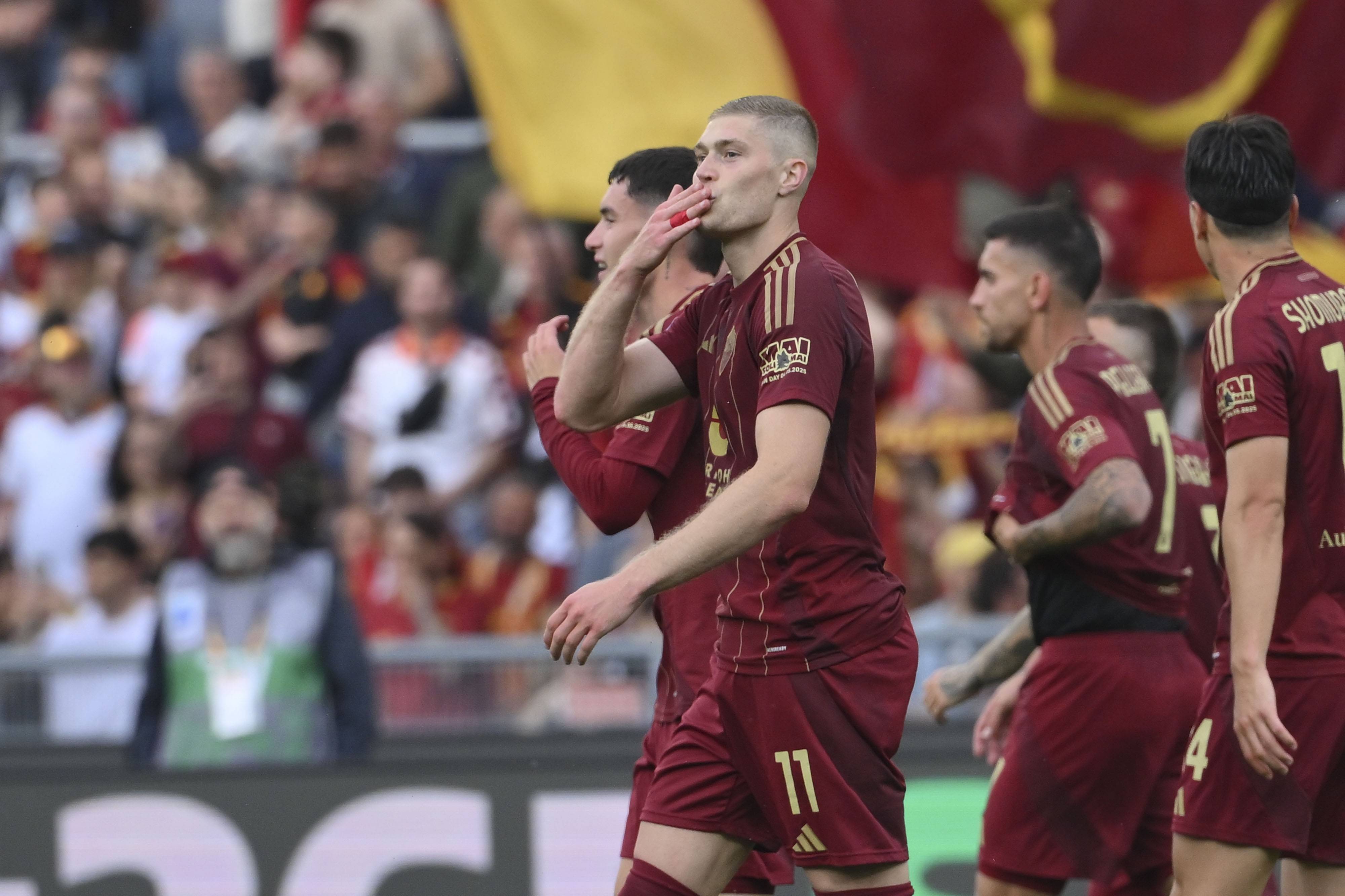 拉齐奥发布备战花絮，关键时刻外线爆发，英超任务艰巨，团队化学反应显著(拉齐奥十大巅峰阵容)-米兰体育