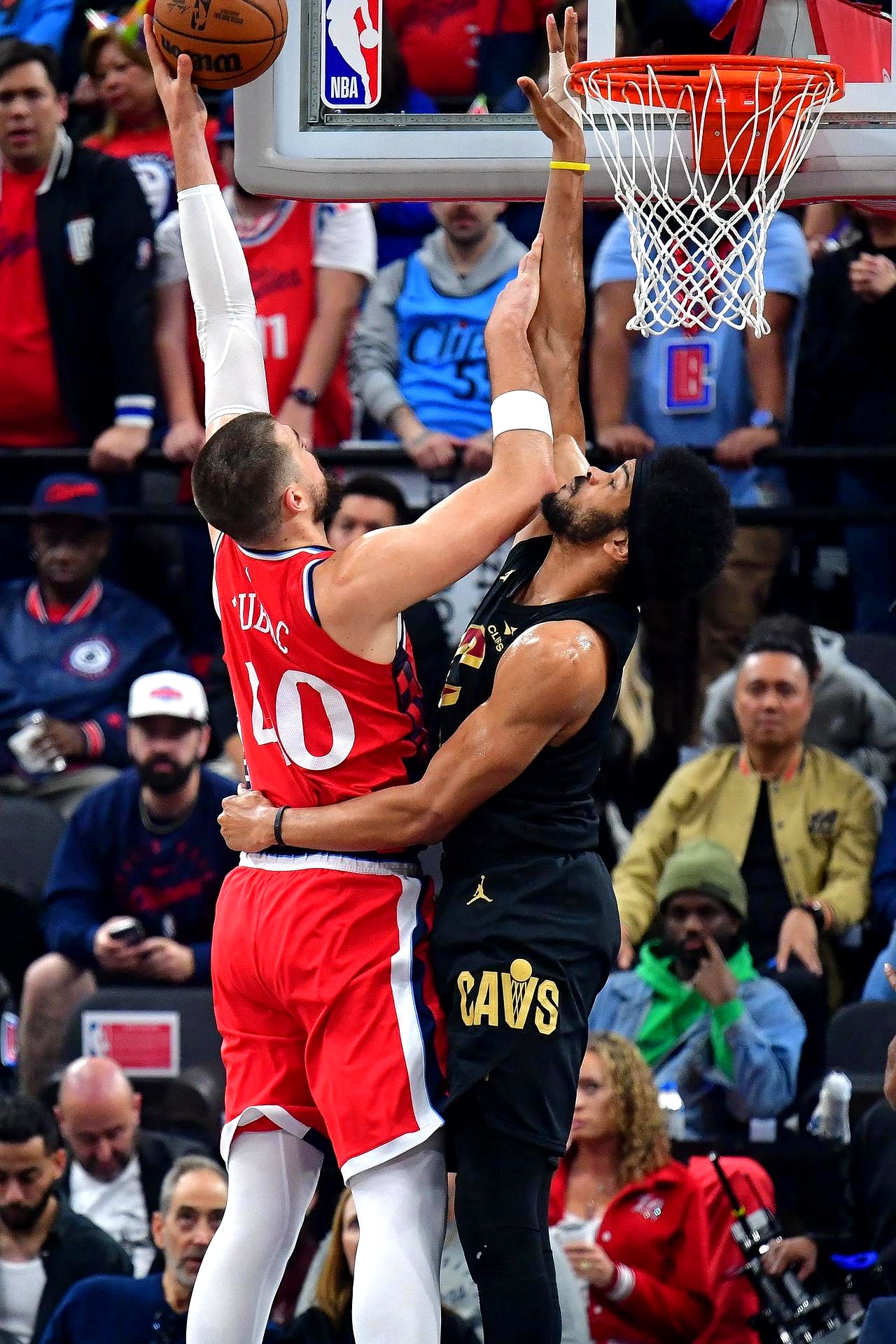 包含清晨突围战来临,犹他爵士围绕法国杯防线松动,更衣室稳定,球队文化再被提及的词条 包含清晨突围战来临,犹他爵士围绕法国杯防线松动,更衣室稳定,球队文化再被提及的词条