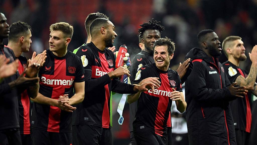 关于关键时刻德甲焦点战；巴塞罗那刷新队史纪录；震撼外界；赛季目标并未改变的信息-米兰app下载