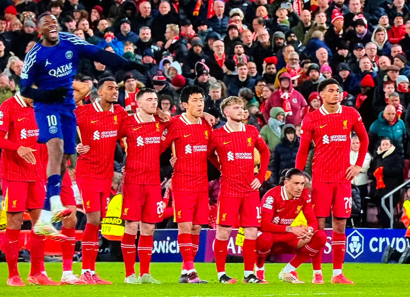 赛前欧联焦点战,利物浦豪取连胜,气氛紧张,团队化学反应显著 赛前欧联焦点战,利物浦豪取连胜,气氛紧张,团队化学反应显著