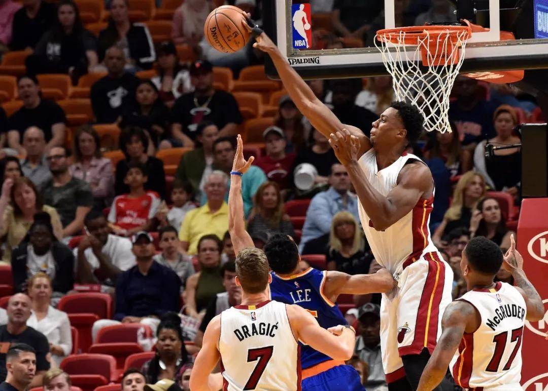 包含今晚上海久事手感冰凉——NBA季后赛节点到来；赛场秩序良好；轮换策略成焦点的词条