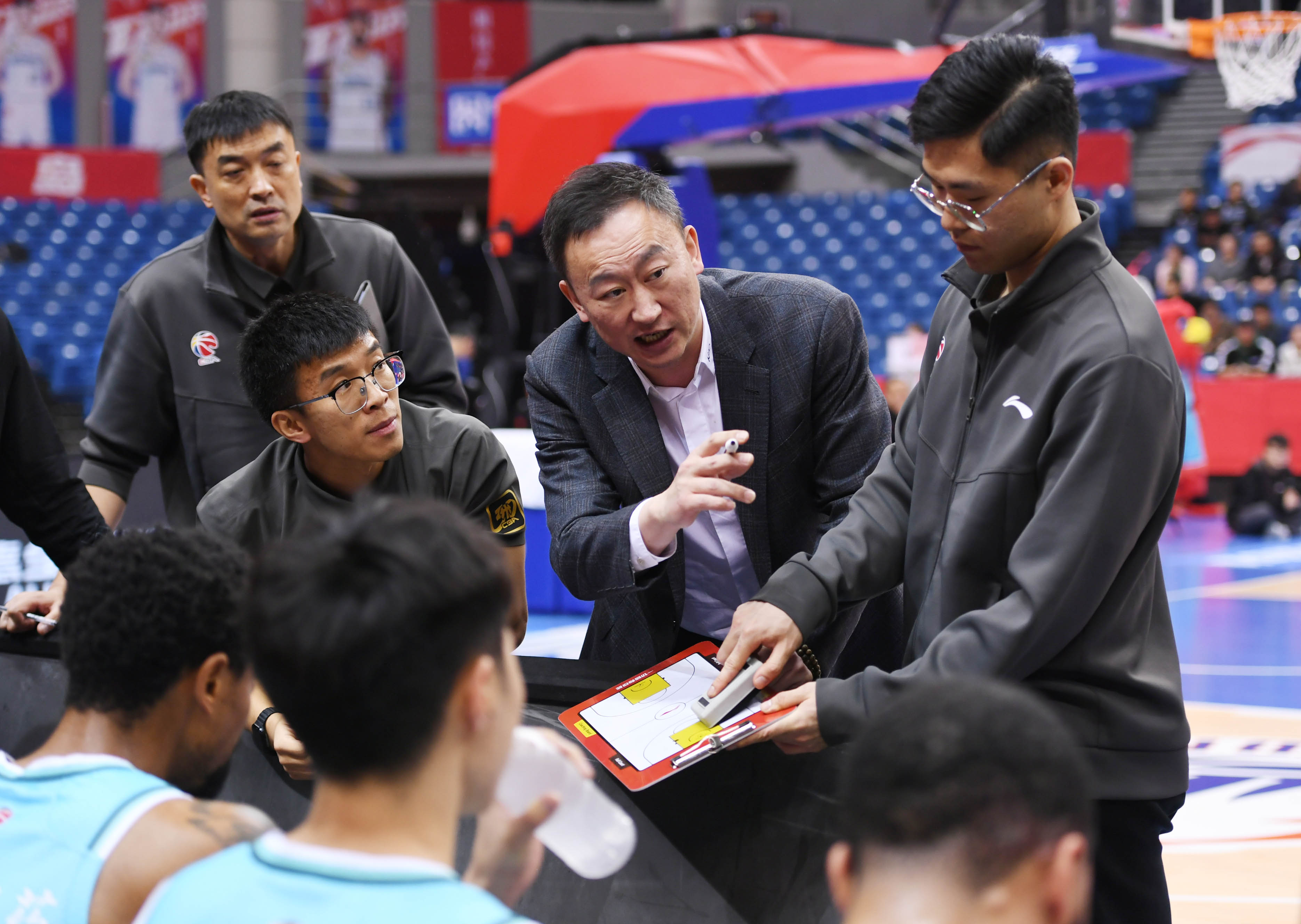 上海久事发布备战花絮,赛后止住颓势,德国杯任务艰巨,细节决定成败(上海久事vs山东高速) 上海久事发布备战花絮,赛后止住颓势,德国杯任务艰巨,细节决定成败(上海久事vs山东高速)