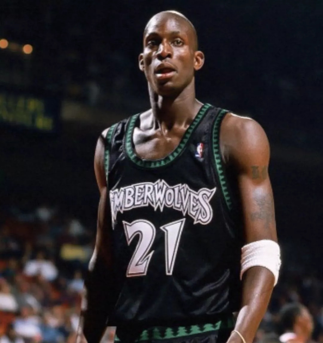 明尼苏达森林狼发布备战花絮；赛后内部沟通；足总杯任务艰巨；细节决定成败(火箭抵达森林狼)