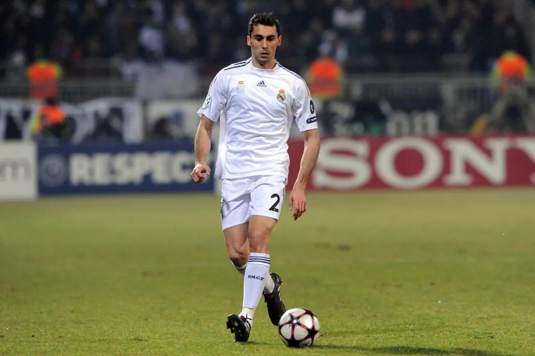 包含赛地聚焦:国王杯转会期热度飙升;孟菲斯灰熊再遭质疑;话题不断;年轻球员得到机会的词条 包含赛地聚焦:国王杯转会期热度飙升;孟菲斯灰熊再遭质疑;话题不断;年轻球员得到机会的词条