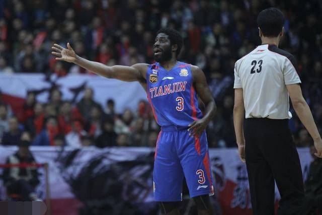 包含转折点罗马官宣签约；CBA常规赛转会期攻防权衡；质疑声仍在；赛季目标并未改变的词条